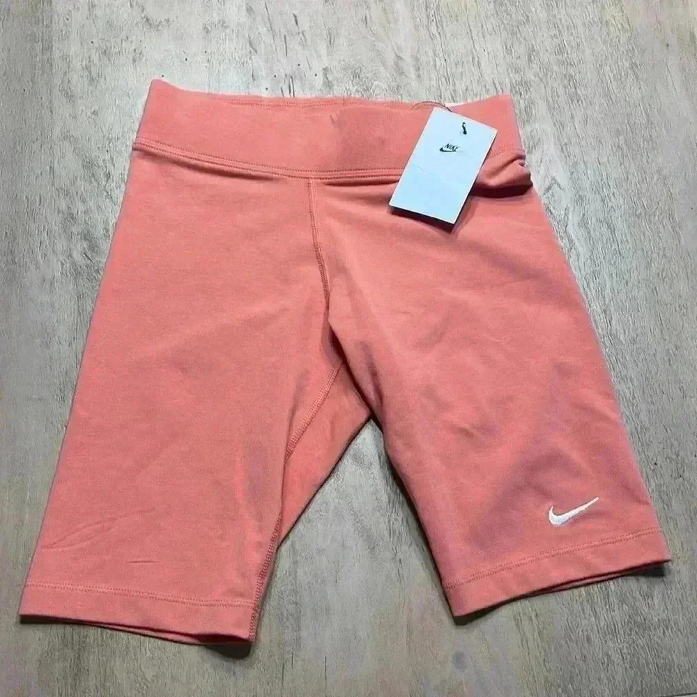 Nike mid rise shorts, size XS, NWT